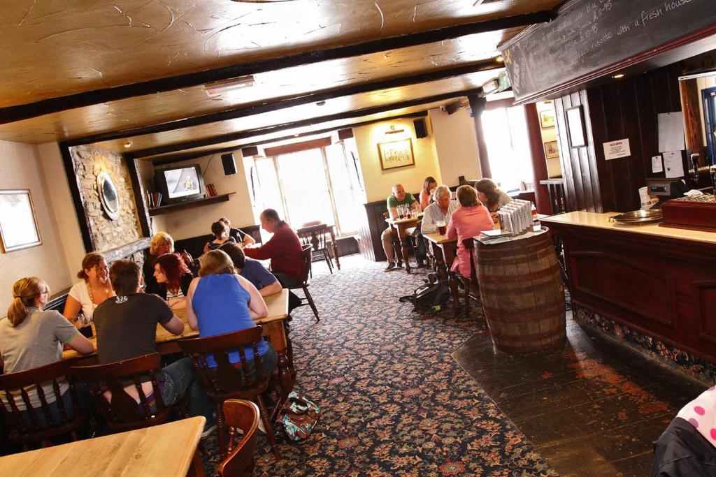 The Black Lion Royal Hotel Lampeter Exterior foto